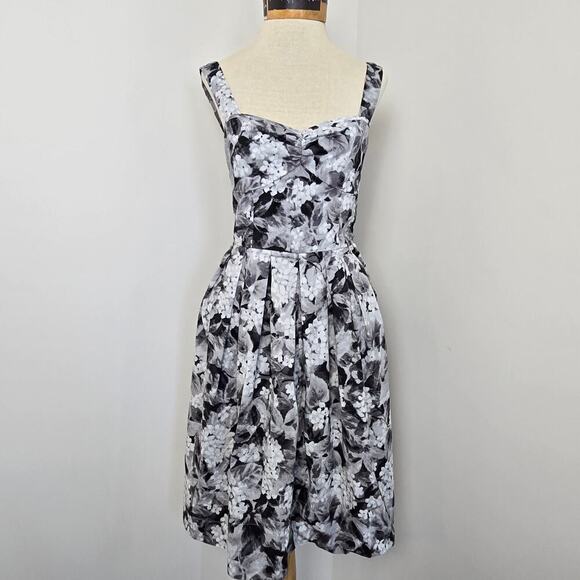 Talbots Black White Floral Sleeveless Sweetheart Neckline Mini Dress Sz 4P (636) - Picture 1 of 8